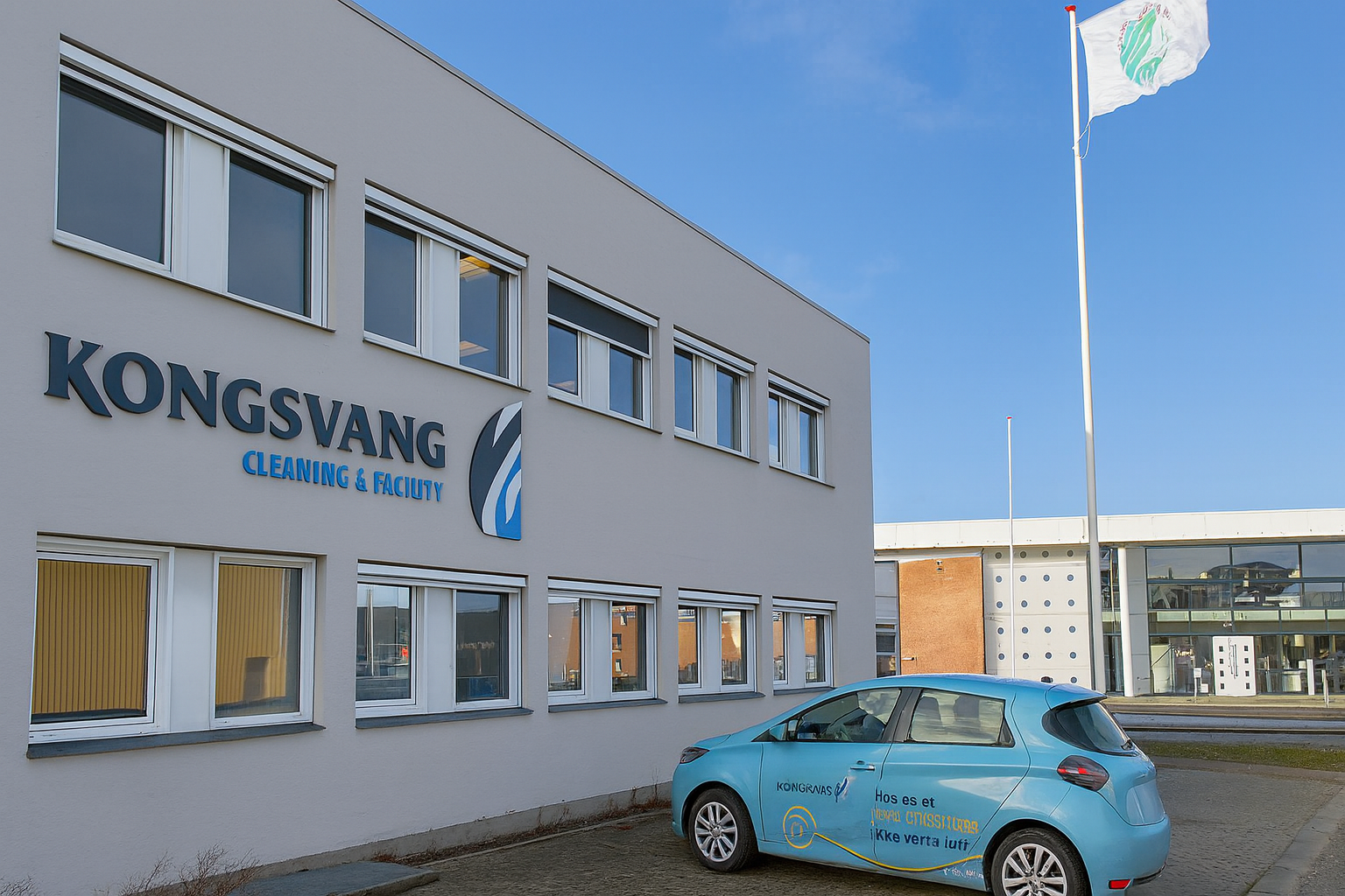 Kongsvang Cleaning & Facility A/S hovedkontor med firmabil foran bygningen