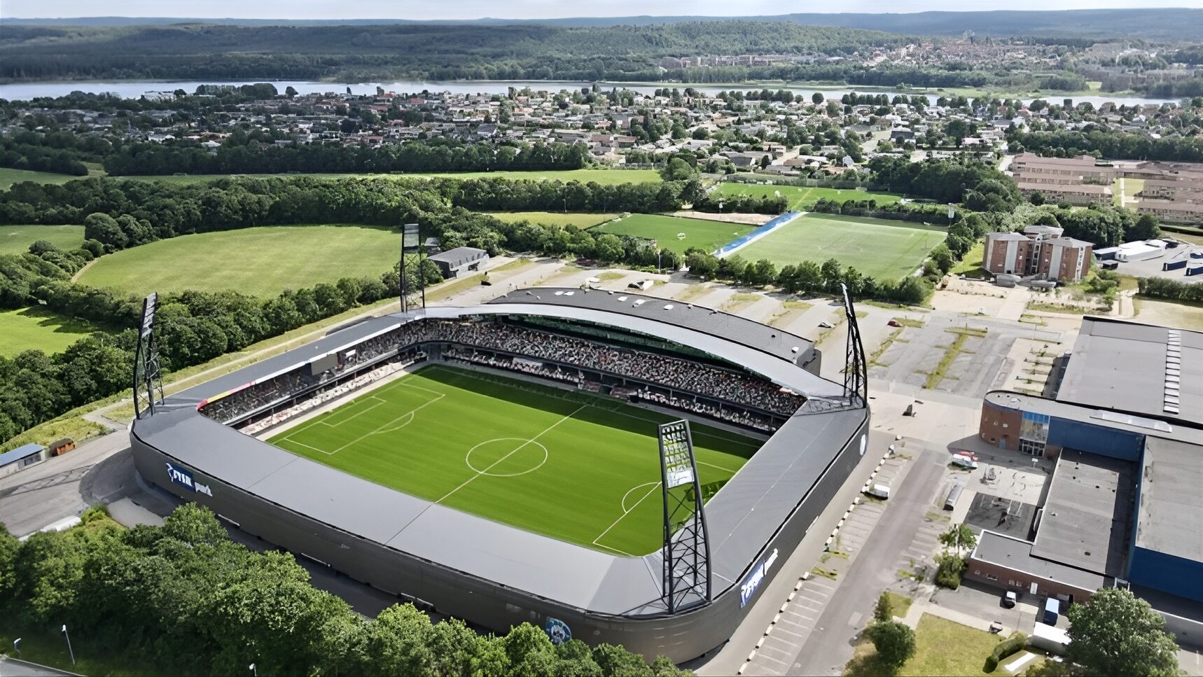 Større sports- og stadionanlæg som del af kommunalt anlægsprojekt inden for idræt og fritid